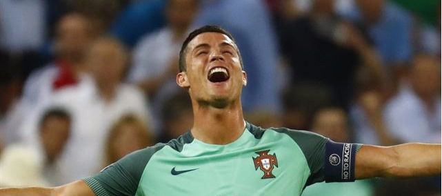 Cristiano mete a Portugal en la final