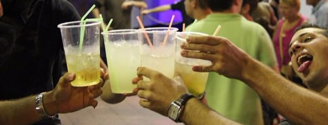 Más riesgos por tomar alcohol en la adolescencia