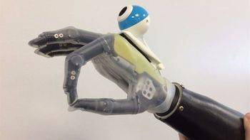 Diseñan una mano protésica que 've' los objetos