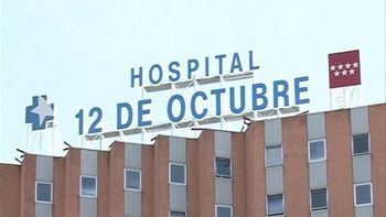 Atacan con un extintor a un furgón que trasladaba a un preso al hospital