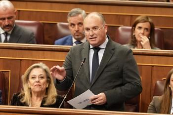 Tellado consigue que Sartre y el existencialismo entren en el Congreso