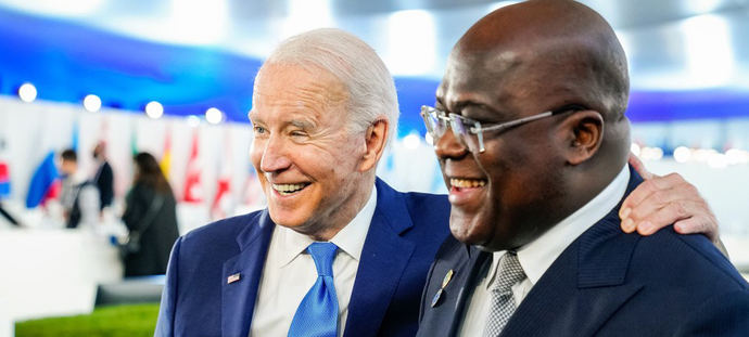 Joe Biden con el presidente congoleño Félix Tshisekedi biden en la reunión del G-20 en Roma.