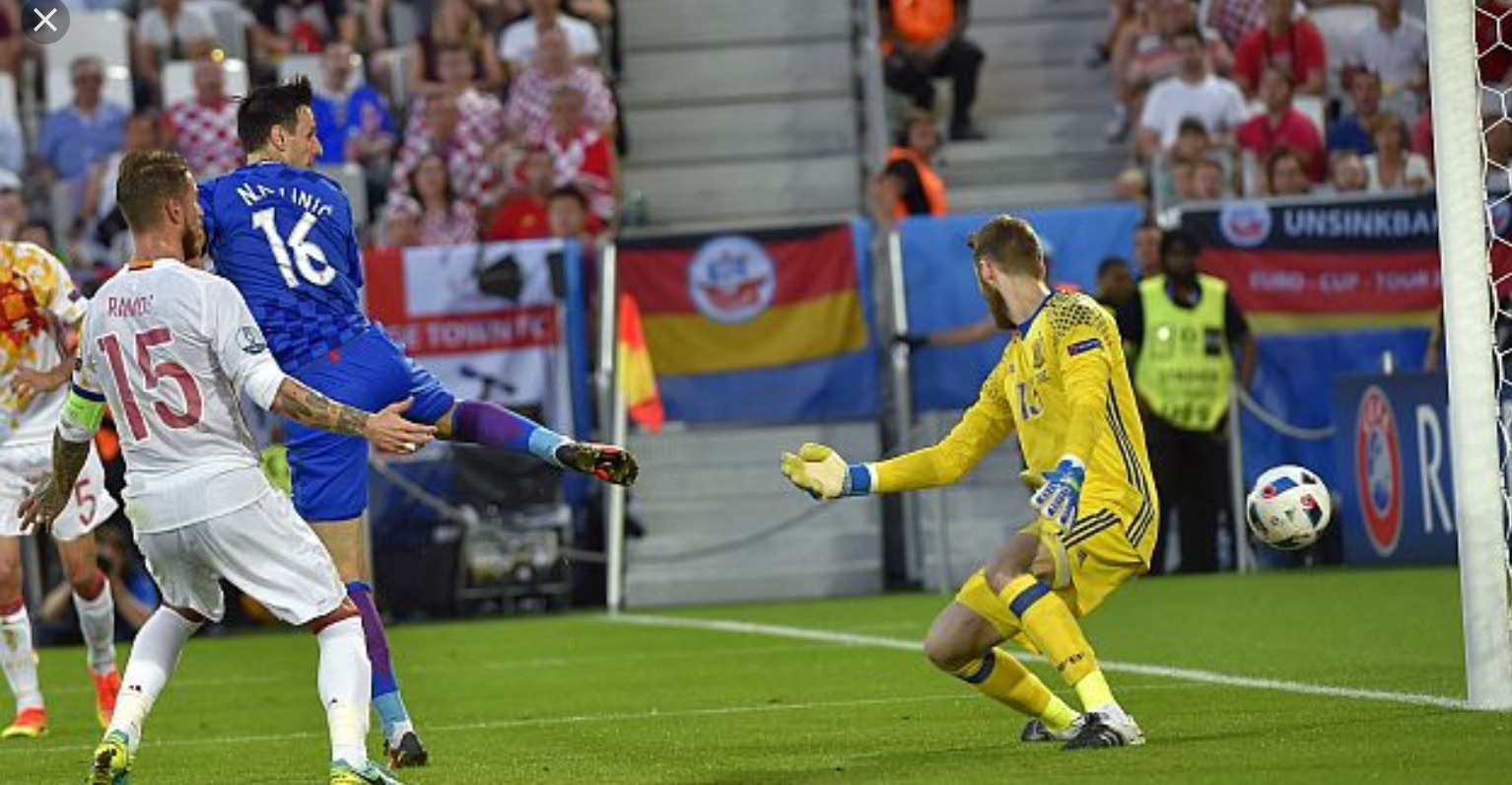 De Gea y Ramos hunden a una España agotada