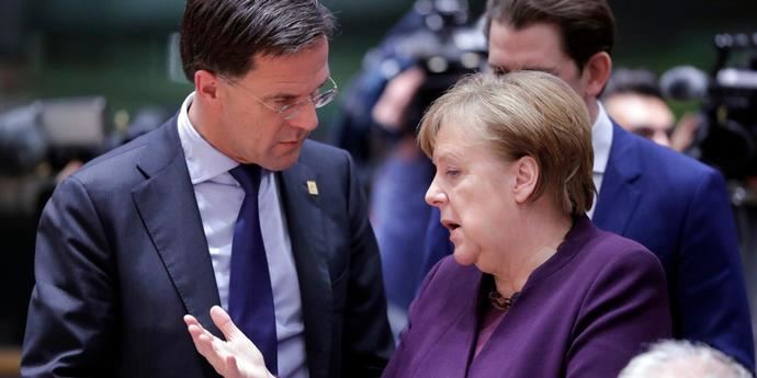 El primer ministro holandés Mark Rutte y Angela Merkel.