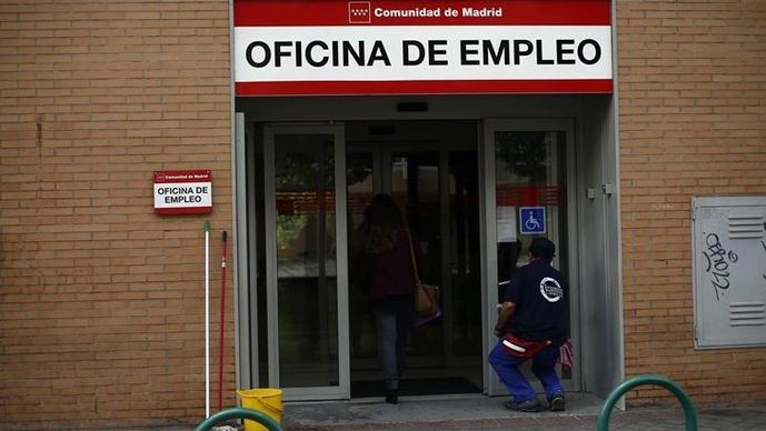 El paro sube en noviembre en 7.255 personas arrastrado por los servicios