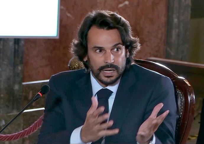 Solo contra el aparato del Estado