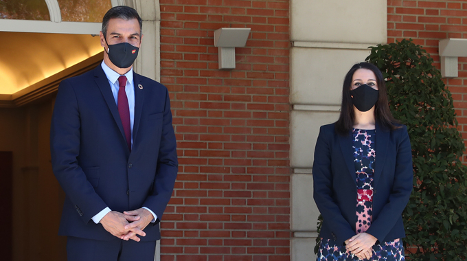 Inés Arrimadas en La Moncloa con Pedro Sánchez.