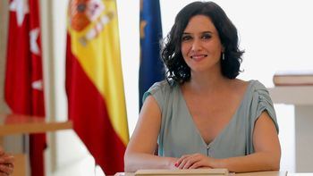 Isabel Díaz Ayuso, presidenta de la Comunidad de Madrid, ejerciendo de jefe de la oposición a Sánchez