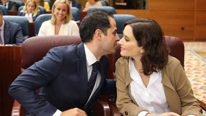 Ignacio Aguado e Isabel Díaz Ayuso en la Asamblea de Madrid