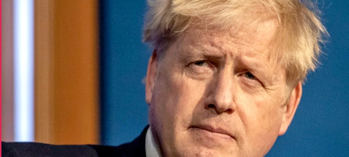 Boris Johnson camina sobre la cuerda floja