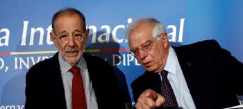 Javier Solana, ex secretario general de la OTAN, y Josep Borrell, responsable de Exteriores de la Unión Europea.