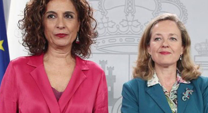 Las ministras de Hacienda, María Jesús Montero, y de Economía, Nadia Calviño.
