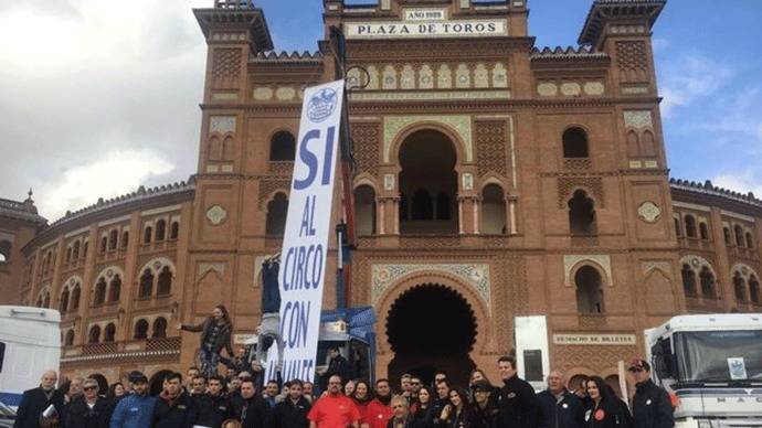 Los tráilers del Circo colapsan Castellana, quieren una ley como los toros