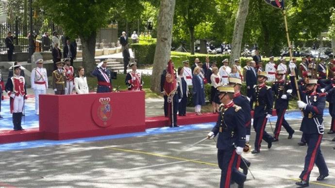 Cospedal: Fin a las 'vacas flacas' del Día de las Fuerzas Armadas, sube un 157% su presupuesto