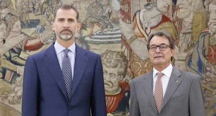Tenso encuentro: Mas visita Zarzuela "en son de paz"