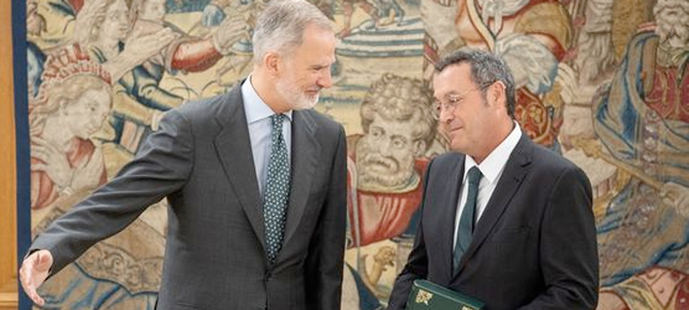 De la presión de los “espadones” de 1977 a la de las “puñetas” de 2025 a Felipe VI