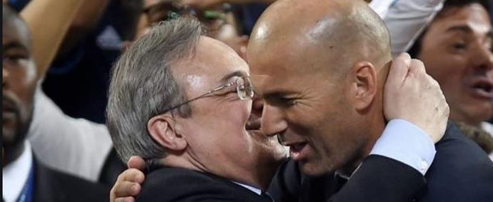 Florentino Pérez abraza con Zidane.