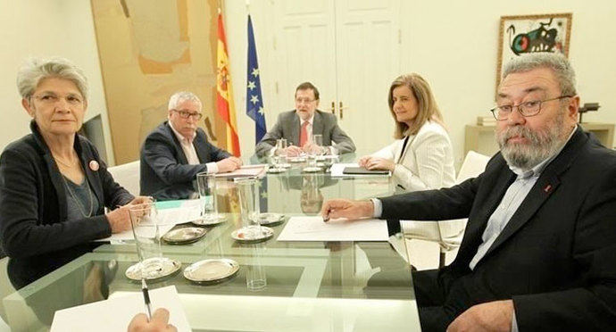 El Gobierno convoca a los sindicatos a una reunión urgente por la extra de los funcionarios 