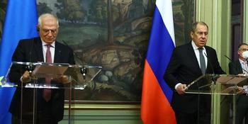 Josep Borrel con el ministro de Exteriores, ruso, Sergei Lavrov.