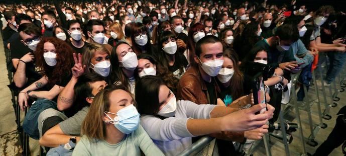 Los conciertos multitudinarios con mascarilla no son un peligro