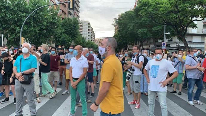 Vecinos de Lleida protestando por el confinamiento decretado por Quim Torra.