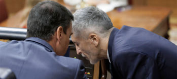 Marlaska se hace más pequeño