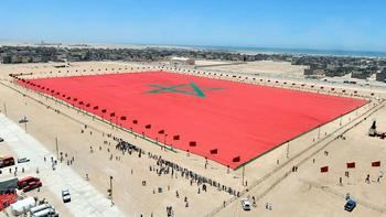 Bandera marroquí en la ciudad de Dajla, l antigua Villa Cisneros en el Sahara.