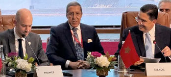 El ministro marroquí de Exteriores, Nasser Bourita y su homónimo francés, Jean-Noël Barrot, junto a Omar Hilale, embajador de Marruecos ante la ONU, en Conferencia Ministerial para el Mantenimiento de la Paz en el Entorno Francófono