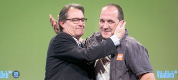 ¿Se han abrazado más veces Artur Mas y David Fernández después del 9-N del 2014?