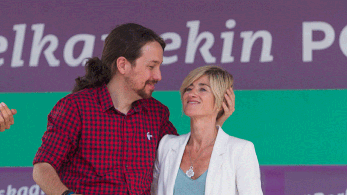 Pablo Iglesias y Pili Zabala en las elecciones vascas de 2016.