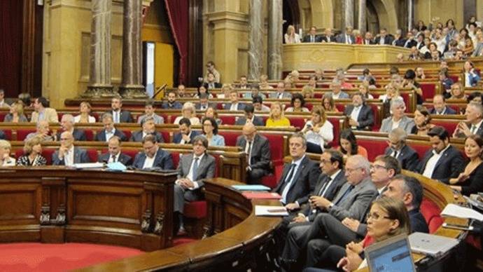 Fiscalía se querella contra los miembros de la Mesa que han apoyado la Ley de Referéndum