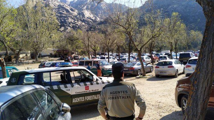 Otro fin de semana de avalanchas y de caos en el medio natural de la Comunidad de Madrid