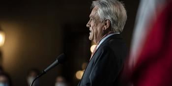 Sebastián Piñera acepta el resultado de la consulta en la misma noche de la votación.