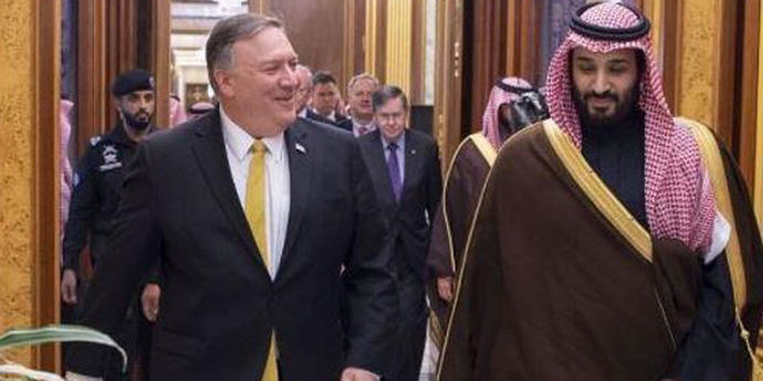 El todavía secretario de Estado norteamericano, Mike Pompeo, y el príncipe heredero saudí Mohamed ben Salman.
