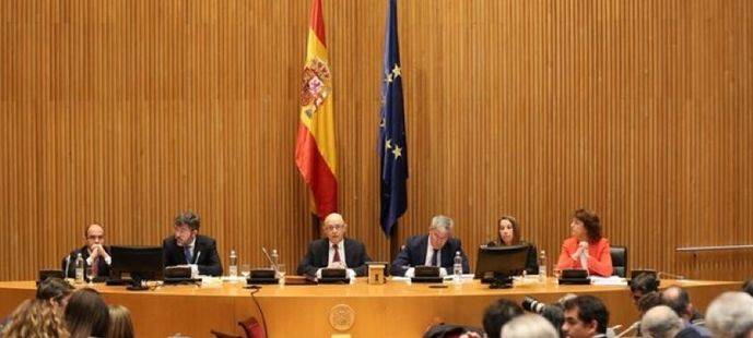 Las pensiones, el desempleo y los intereses de la deuda 'se comen' 5,5 de cada diez euros