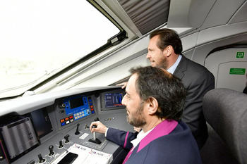 Puente probando en abril pasado el sistema de poder hacer el trayecto Madrid Badajoz a 300 kim por hora