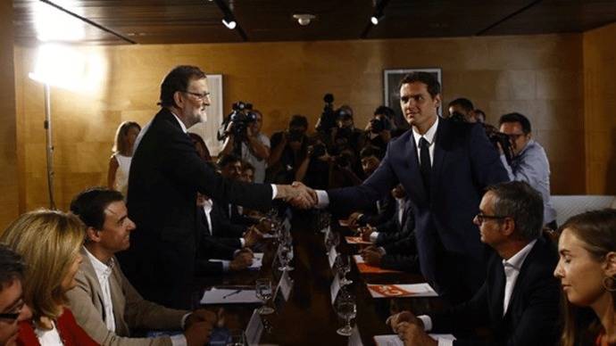 Rajoy seduce a Rivera con una cena 'informal y distendida' antes de aprobar los Presupuestos