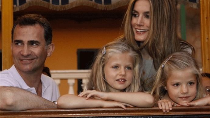 Cervera declara 'persona non grata' al Rey Felipe y a la Familia Real