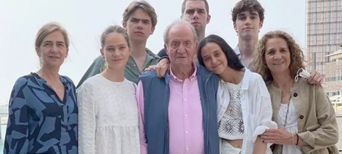El obituario personal de un Rey entre dos mujeres y dos elefantes