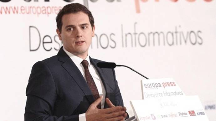 Rivera hablaría con Podemos de Cataluña para negociar un 'Gobierno de consenso'