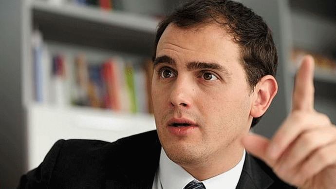 Rivera reitera su `no´ a Rajoy y abre la puerta a Casado, es 'válido y competente'
