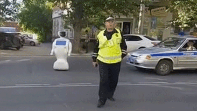 Robot a la fuga: Se escapa del laboratorio sin que nadie le ordenará salir