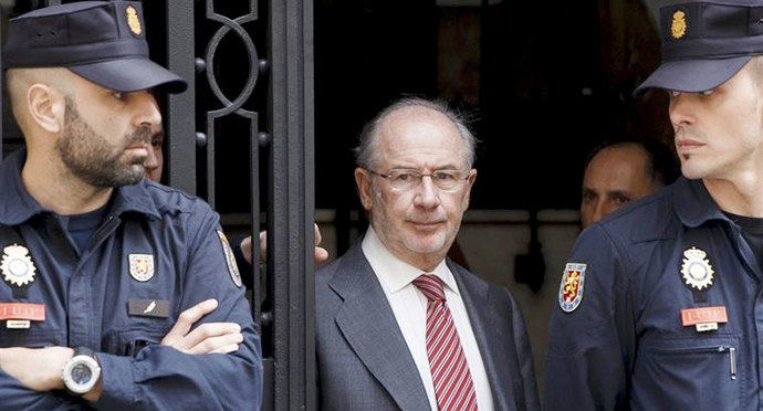 Rato entra al juzgado en coche por temor a los preferentistas