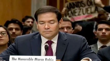 Un activista iinterrumpe a Marcos Rubio para denunciar la agresión contra Venezuela