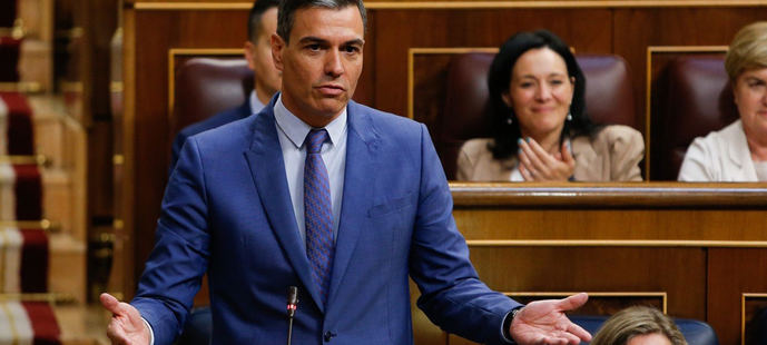 Sánchez trata de no acabar como Rajoy