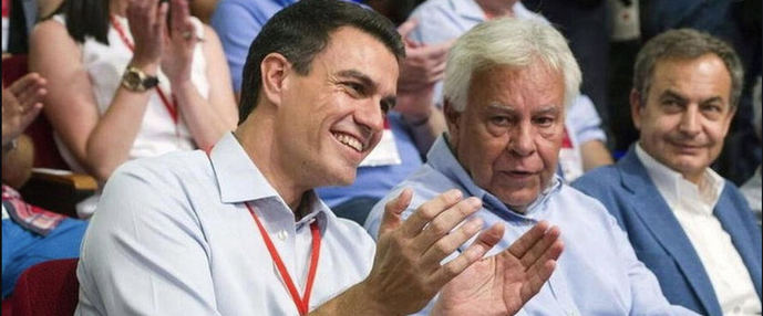 Felipe González entre Pedro Sánchez y Zapatero.