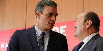 Pedro Sánchez y el presidente del PNV, Andoni Ortuzar.