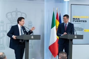 El primer ministro italiano Giuseppe Conte y su homólogo español, Pedro Sánchez.