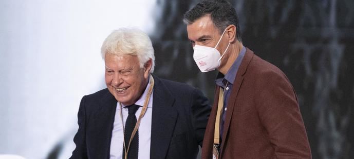 Felipe González y Pedro Sánchez en el reciente Congreso del PSOE.