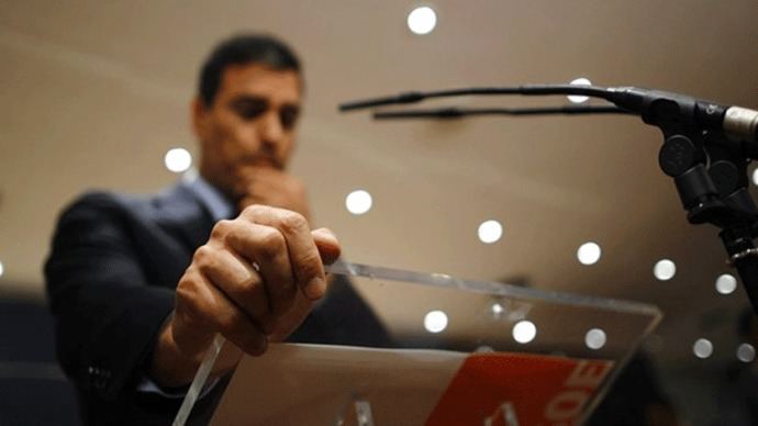 Dirigentes próximos a Sánchez le reclaman que diga si concurrirá a las primarias